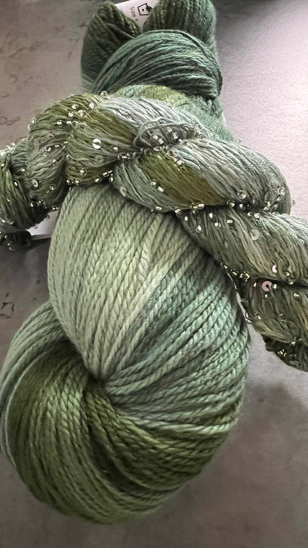 Artyarns - Kit - Beautiful Triangle Ombre Shawl Kit
