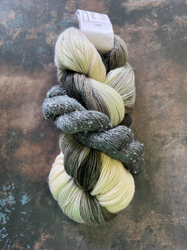 Artyarns - Kit - Beautiful Triangle Ombre Shawl Kit