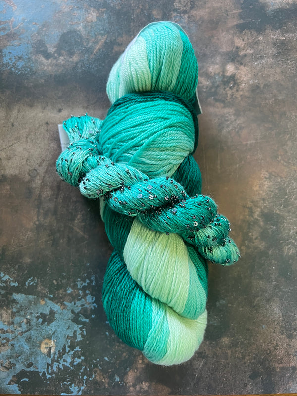 Artyarns - Kit - Beautiful Triangle Ombre Shawl Kit