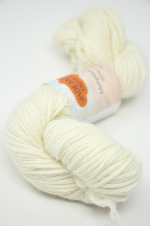 Cream-colored Jade Sapphire 8 Ply Cashmere yarn, soft and luxurious, shown in a close-up image highlighting its fine cashmere fibers.