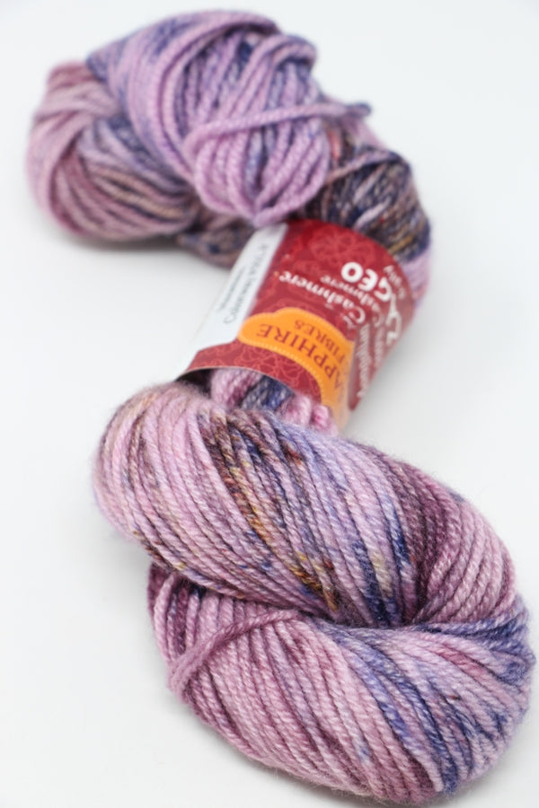 Jade Sapphire Zageo 6 Ply Cashmere yarn in mountain pink color, showcasing soft, luxurious cashmere fibers.