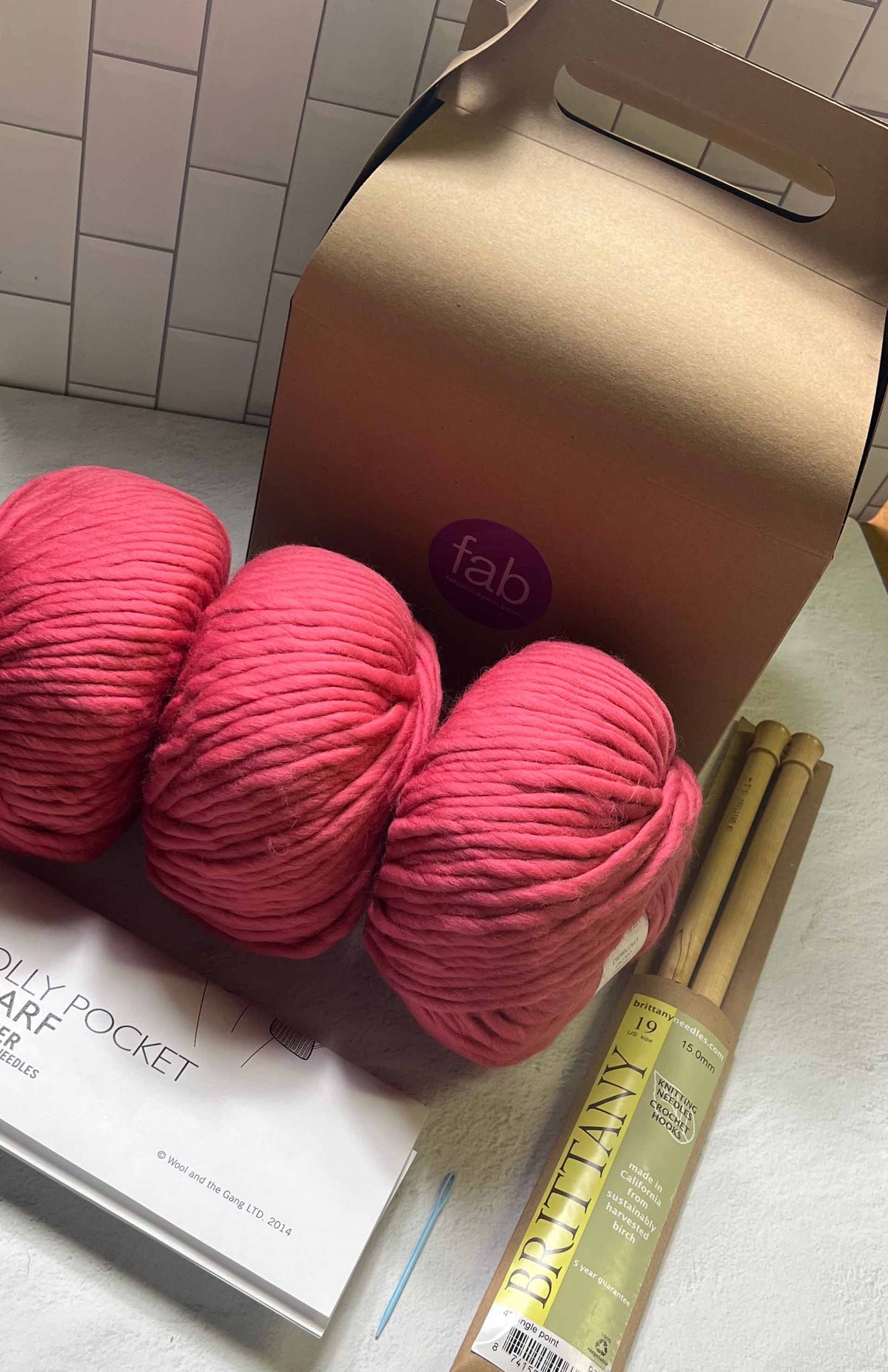 Wool & The Gang - Kit - Jolly Pocket Scarf