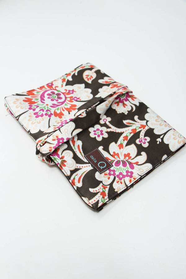 Della Q - Crochet Roll Case (168)