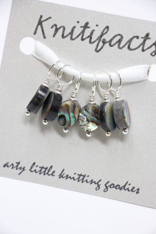Knitifacts Stitch Markers- Med (to Size US9/5.50mm)