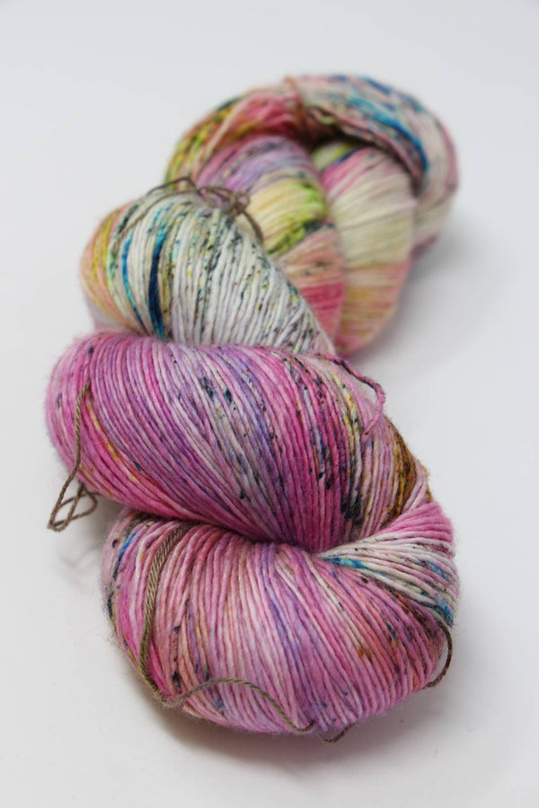 Tosh Merino Light - Multicolor and speckled yarns
