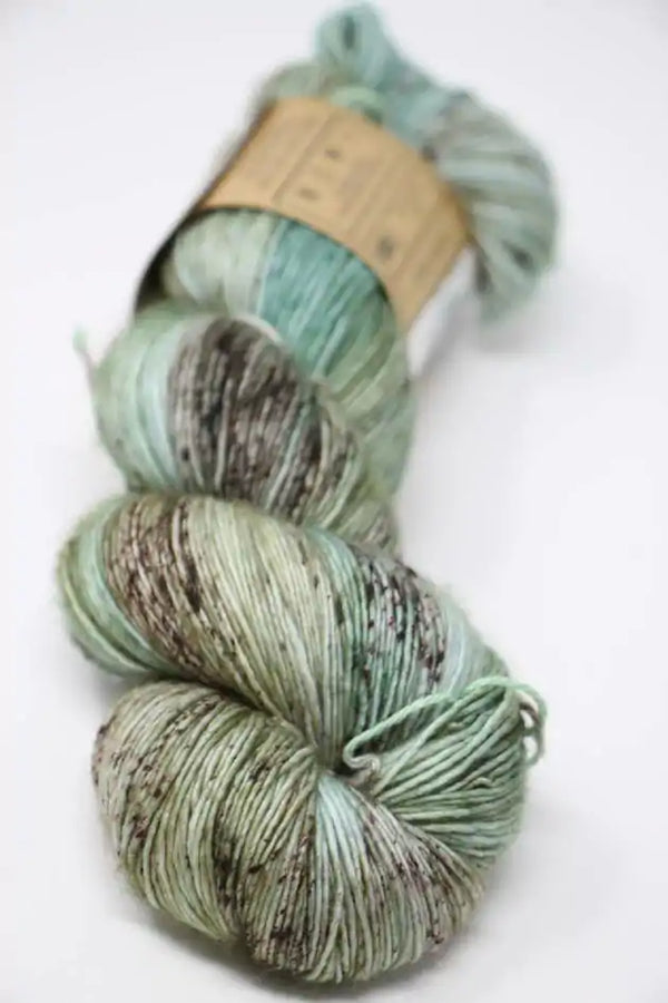 Tosh Merino Light - Multicolor and speckled yarns