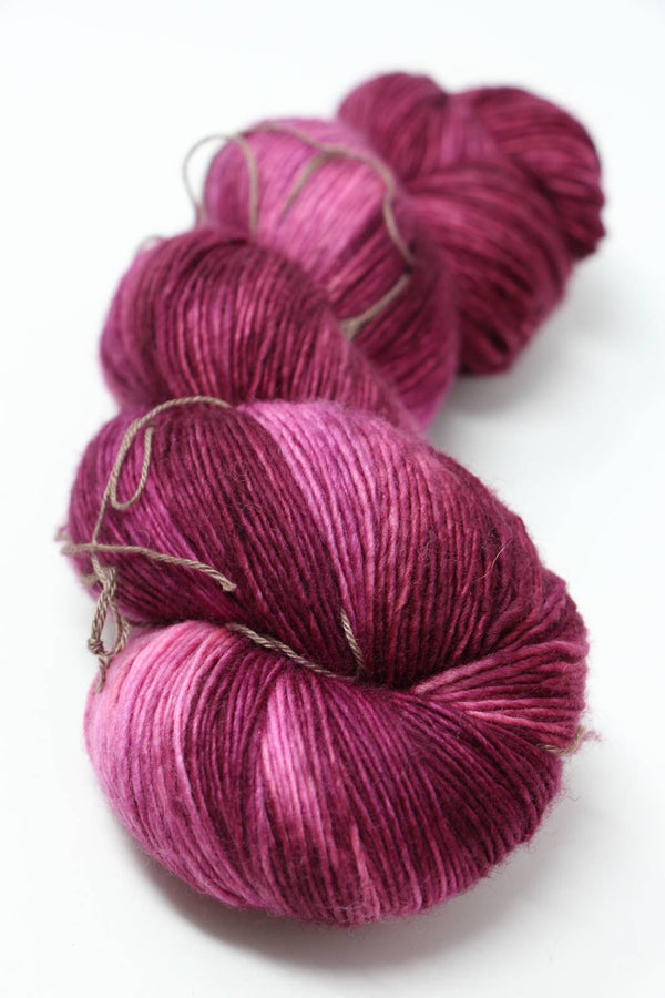 Tosh Merino Light - Multicolor and speckled yarns