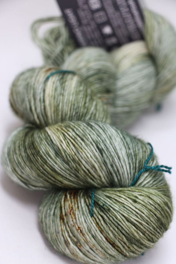 Tosh Merino Light - Multicolor and speckled yarns