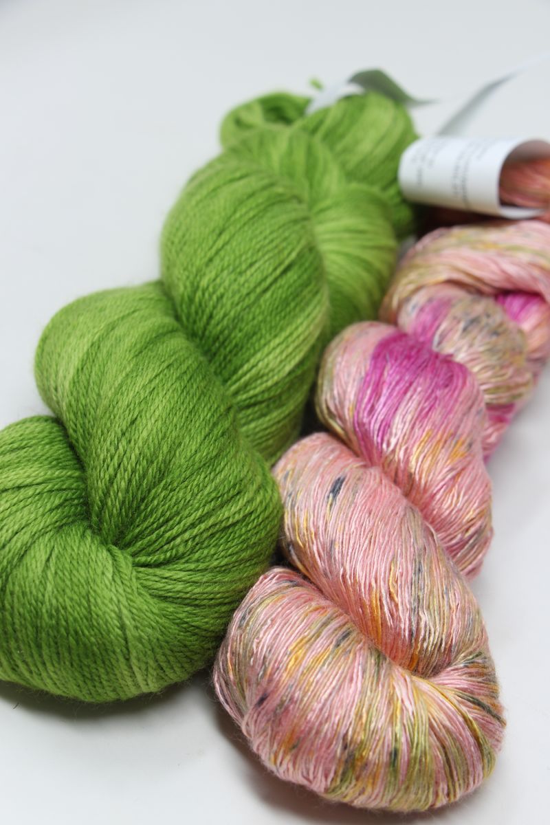 ARTYARNS Kit - Curved Triangle Shawl (Jan 2020)