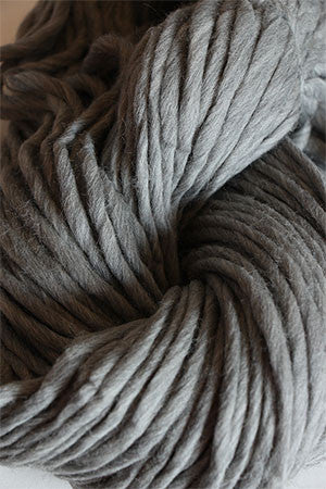 Cascade Yarns Magnum bulky yarn in a cozy koala-colored fiber, ideal for warm knitting projects.