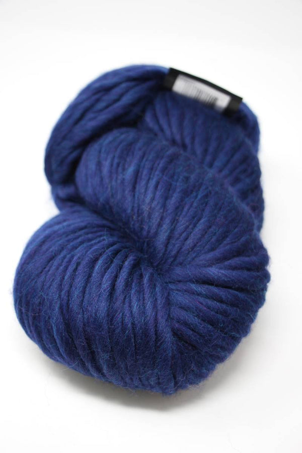 Cascade Yarns Magnum bulky yarn in Midnight Heather, showing thick, soft yarn with a blend of dark and light gray tones.