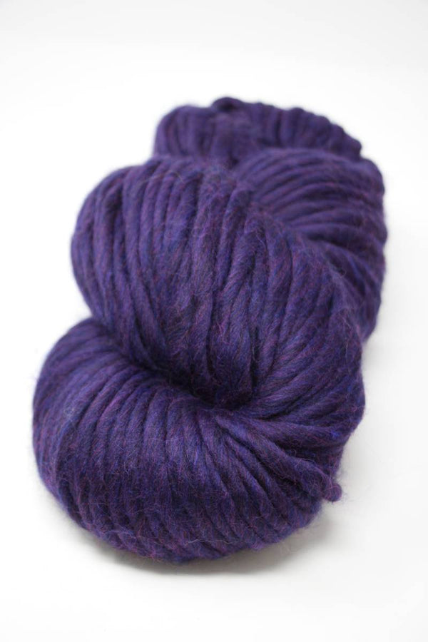 Purple heather Cascade Yarns Magnum bulky yarn ball, showcasing thick, soft yarn ideal for knitting and crocheting projects.