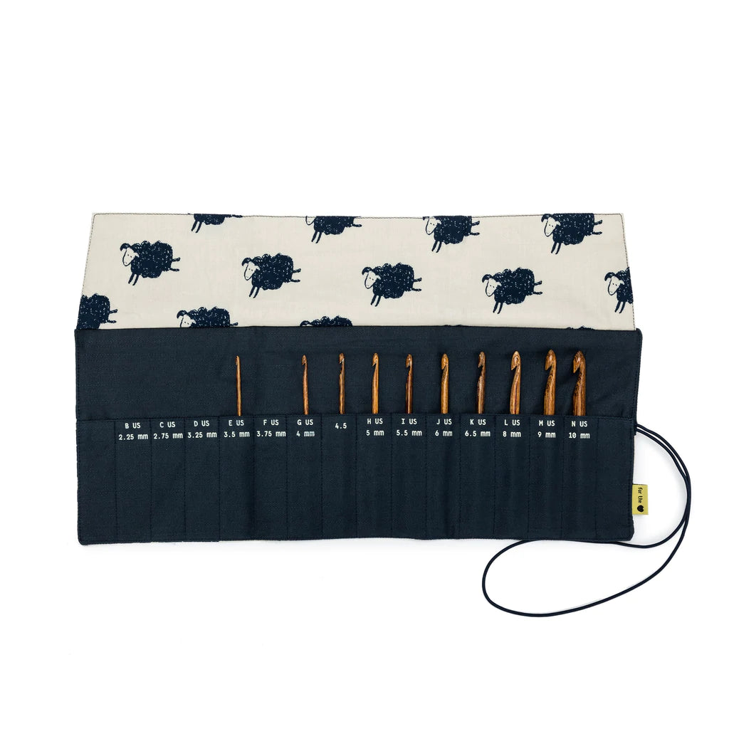 Della Q | Crochet Roll Case (168)