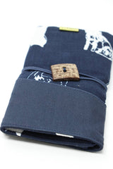 Della Q interchangeable needle case in navy with compartments for knitting needles, labeled 180/185, compact and stylish.