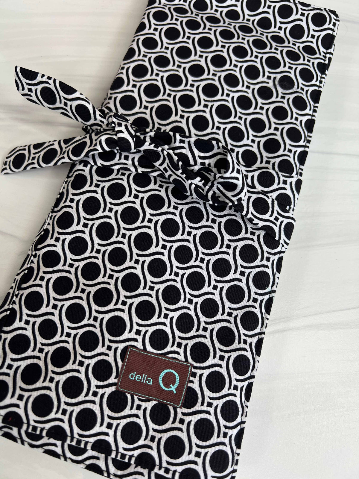 Della Q | Tri Fold Circular Needle Case (1145)