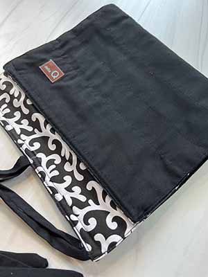 Della Q | Hanging Needle Case