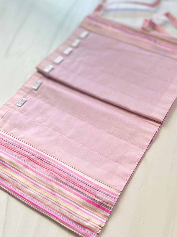 Della Q | Hanging Needle Case