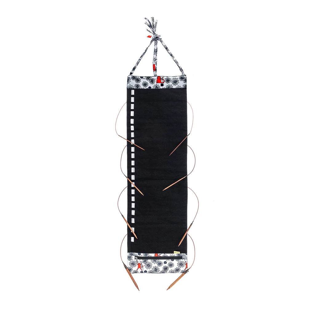 Della Q | Hanging Needle Case