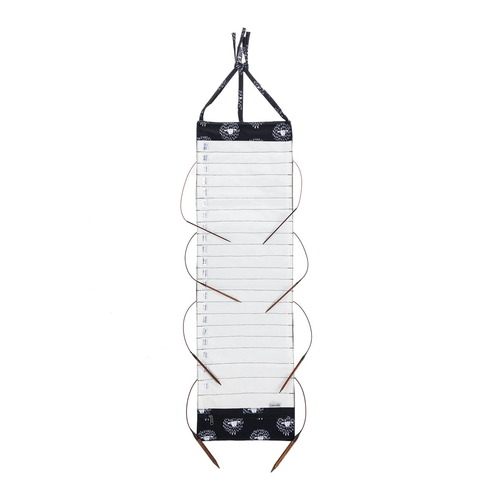 Della Q | Hanging Needle Case