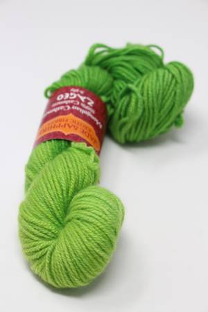 Jade Sapphire Zageo 6 Ply Cashmere yarn in vibrant emerald green, showcasing soft, luxurious cashmere fibers in a close-up shot.