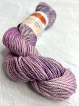 Jade Sapphire 8 Ply Cashmere yarn in Moonstone color, soft and luxurious cashmere fiber suitable for knitting or knitting projects.