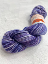 Jade Sapphire 8 Ply Cashmere Yarn in pale purple, showcasing soft, luxurious cashmere fibers and vibrant color.