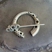 Lua Penannular Brooch - Satin