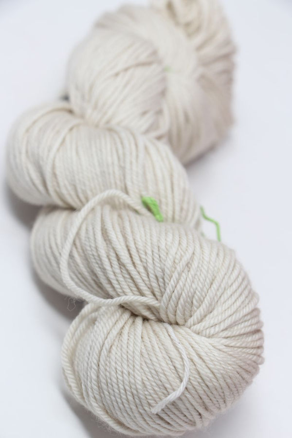 Madeline Tosh Vintage Merino Wool Yarn in paper color, soft and textured, perfect for knitting or crochet projects.
