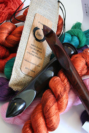 Premium Rosewood Crochet Hooks Set with Leather Carrying Case | 13 Crochet  Hooks Size US E - P