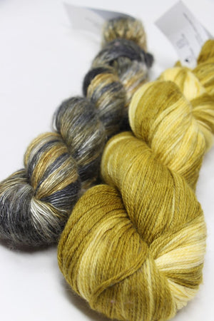 ARTYARNS Kit - Curved Triangle Shawl (Jan 2020)