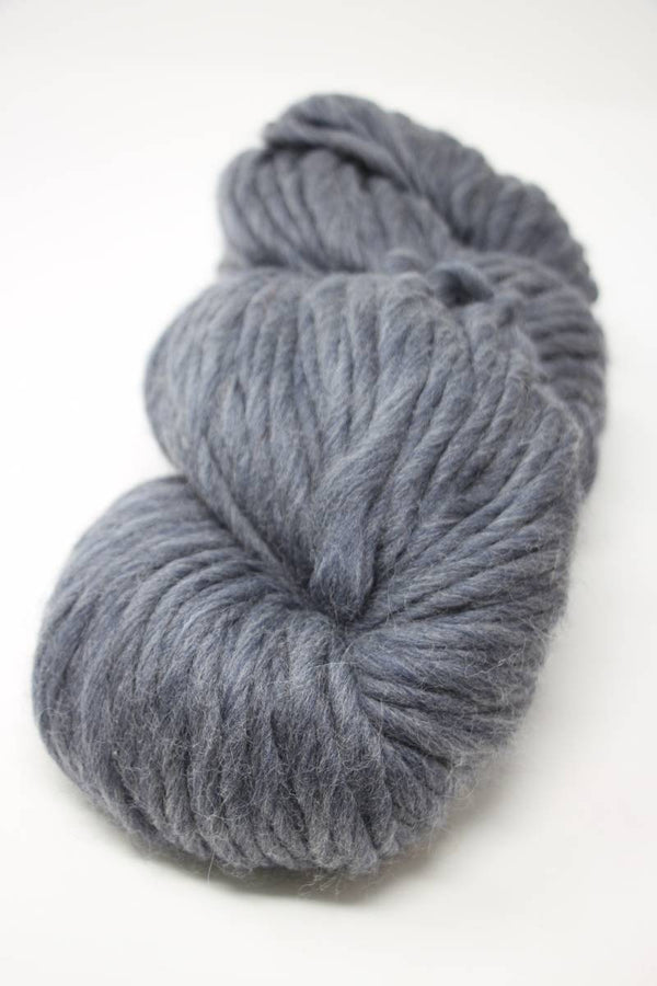 Cascade Yarns Magnum bulky yarn in Ebony Flurry color, showing thick, soft yarn skein for knitting and crochet projects.