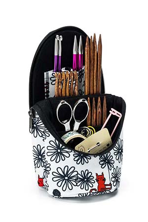 Della Q | Standing Yarn Caddy