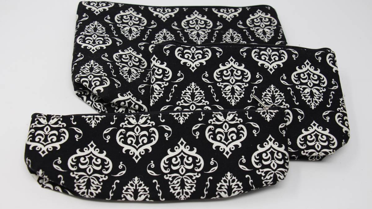 Della Q | Zip Pouches