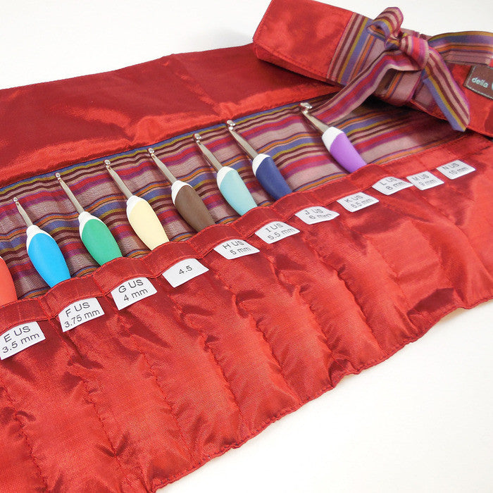 Della Q | Crochet Roll Case (168)