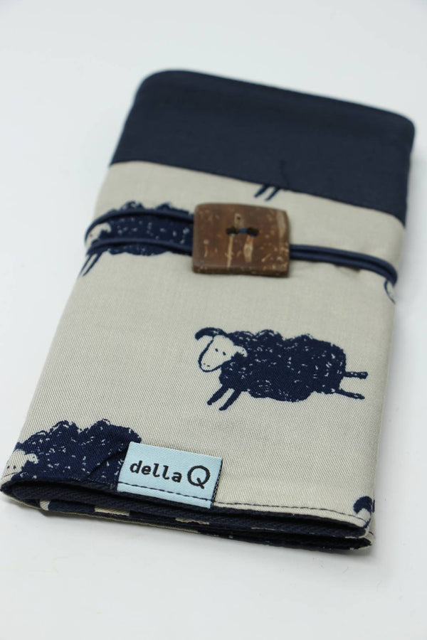 Della Q interchangeable needle case with sheep pattern, designed for holding knitting needles, in a compact and stylish fabric cover.