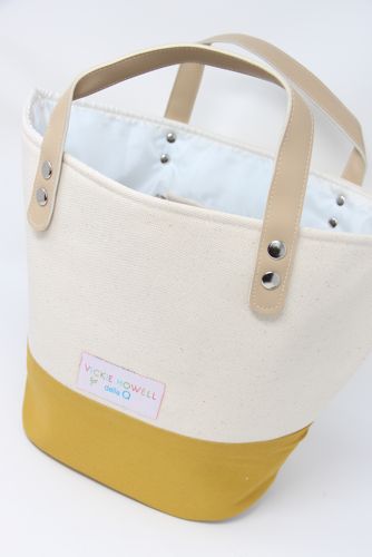 Vickie Howell For Della Q Tote + Zip Pouch