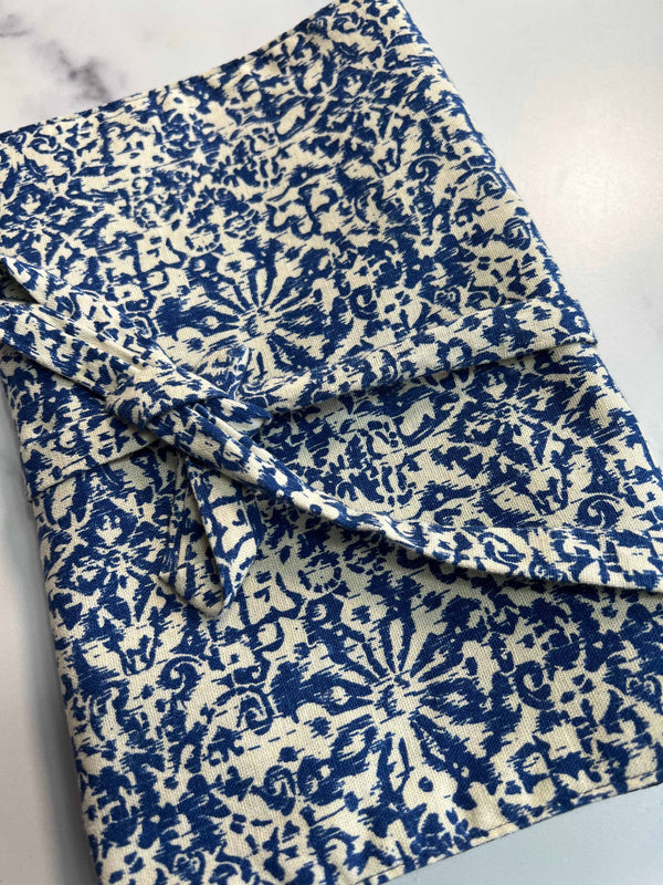 Della Q vintage blue double point knitting needle case with compartments for organizing knitting needles and accessories.