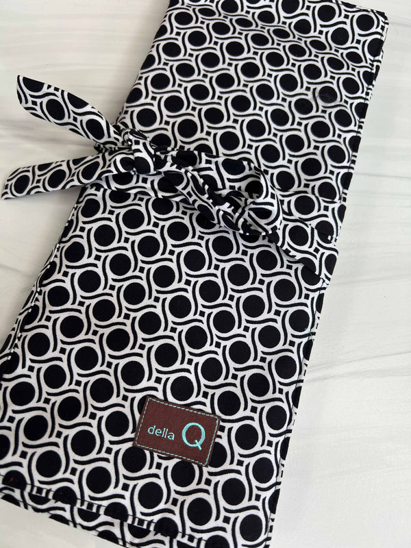 Della Q | Tri Fold Circular Needle Case (1145)