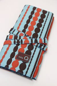 Della Q double interchangeable needle case in Treenton color, compact storage for sewing needles and accessories.