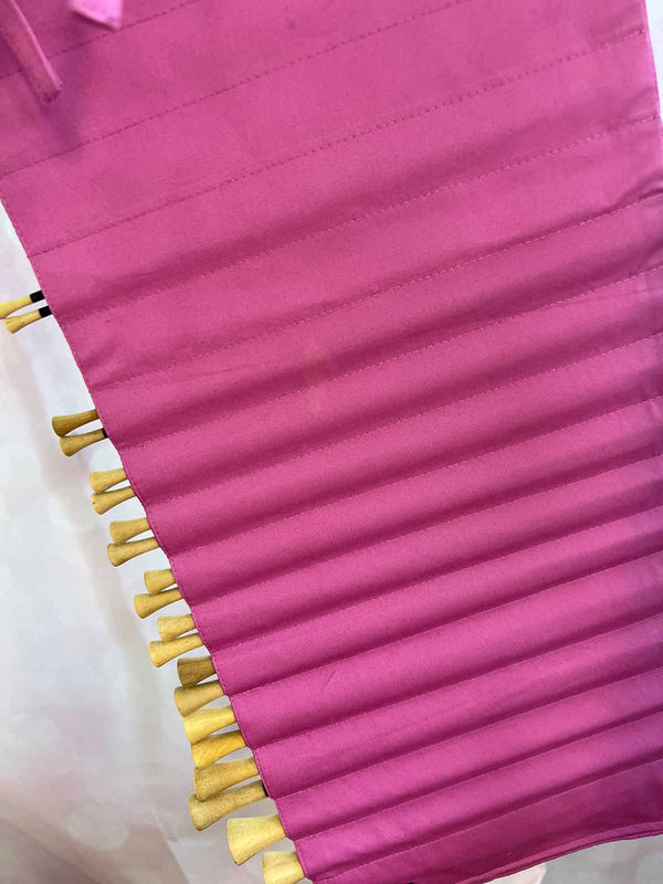 Della Q | Hanging Needle Case