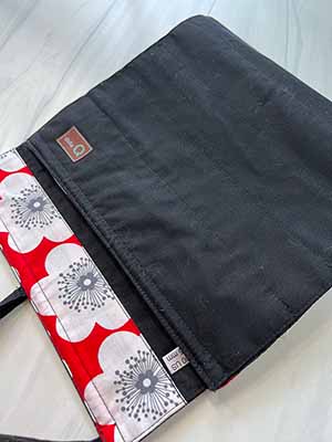 Della Q | Hanging Needle Case