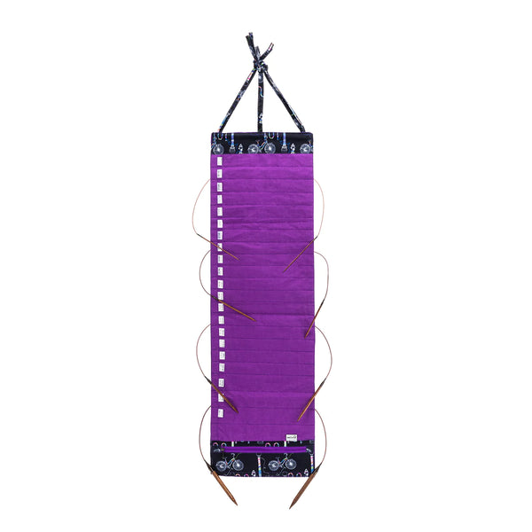 Della Q | Hanging Needle Case
