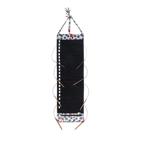 Della Q | Hanging Needle Case