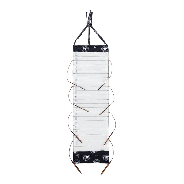 Della Q | Hanging Needle Case