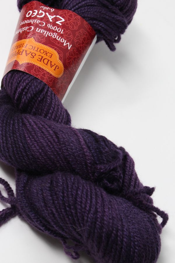 Jade Sapphire Zageo 6 Ply Cashmere yarn in rich velvet green, showcasing soft, luxurious cashmere fibers.