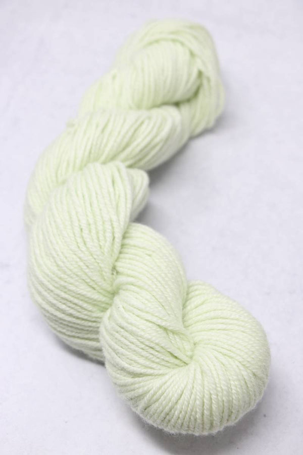 Jade Sapphire Cashmere Zageo 6 Ply Cashmere Yarn in Hintomint color, showcasing soft, high-quality cashmere fibers.