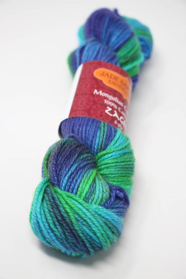 Close-up of Jade Sapphire Zageo 6 Ply Cashmere yarn in natural beige, showcasing its soft, smooth texture and high-quality fiber.