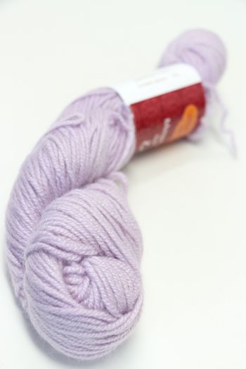 Jade Sapphire Zageo 6 Ply Cashmere yarn in lilac, showing soft, luxurious cashmere fibers and vibrant color.