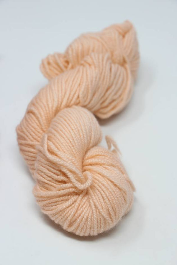 Jade Sapphire Zageo 6 Ply Cashmere yarn in peach honey color, showcasing soft, spun cashmere fibers.