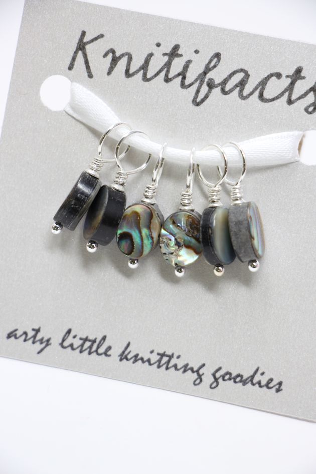 Knitifacts Stitch Markers- Med (to Size US9/5.50mm)